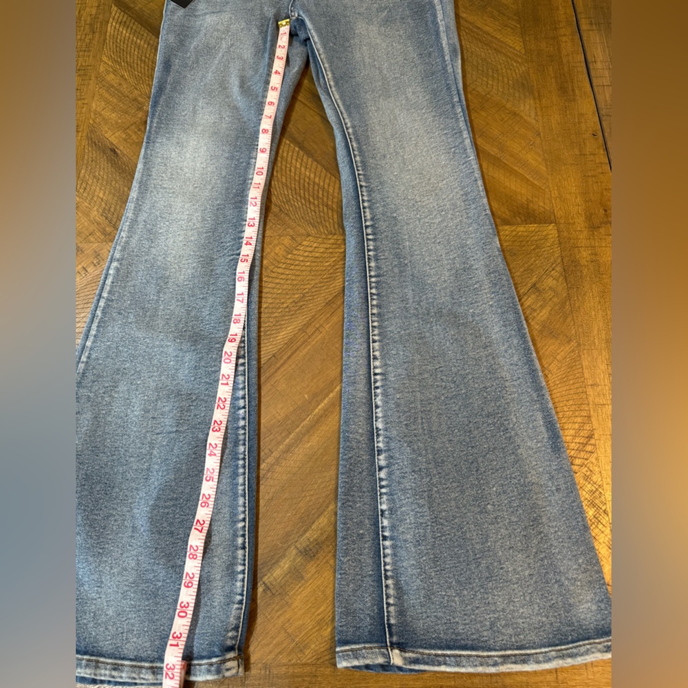 Fashion Nova Gemma Sculpting Stretch Vintage Wash High Waist Flare Jeans NWT - Picture 5 of 13